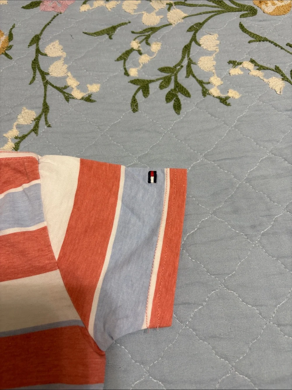 Tommy Hilfiger Short Sleeve TShirt in Almost New Condition PreOwned Size 3T